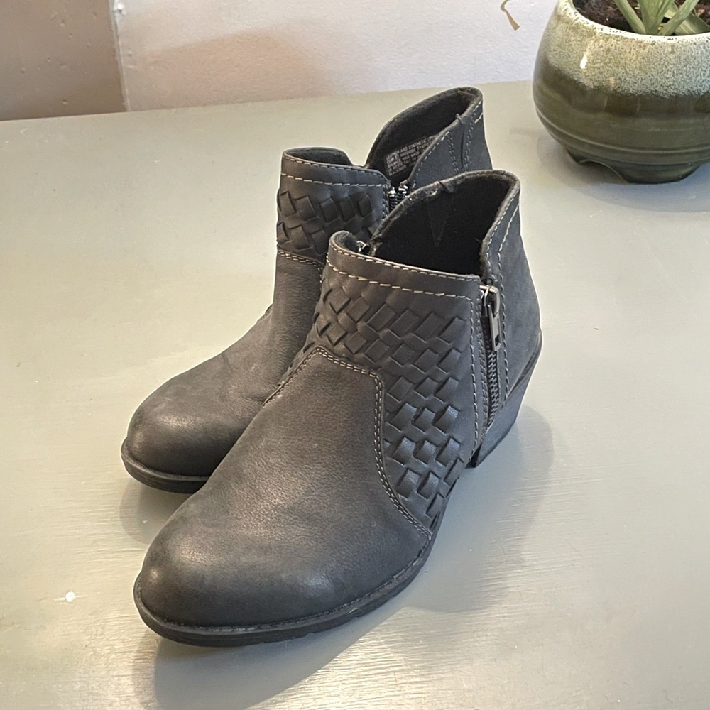 Earth Origins Women’s Size 7 Cute Booties Ankle Boots Comfortable Casual Cute - Picture 3 of 6
